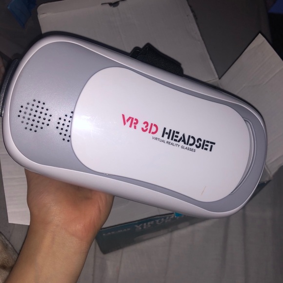 NEW VR HEADSET - Picture 4 of 8
